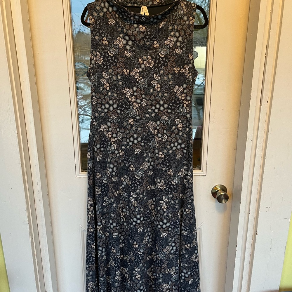 Pact Women’s cotton fit & flare mountain meadow midnight blue sz L  Floral Dress